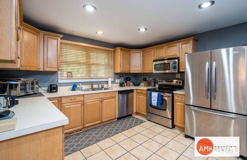 Norton Shores House | Lakeside Retreat - Waterfront, Quiet Neighborhood