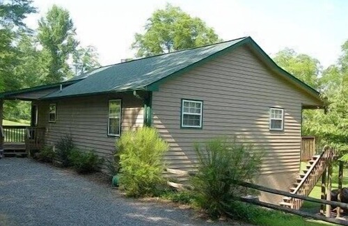 Hayesville House | Lakeside Serenity: Lakefront-Pool Table- 4X4 Needed