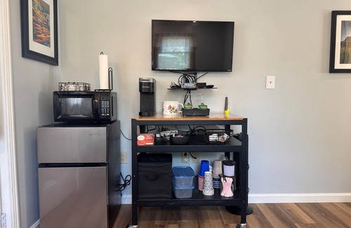 Maryland House | Lakeside Suite - private guest house suite on Goodyear Lake