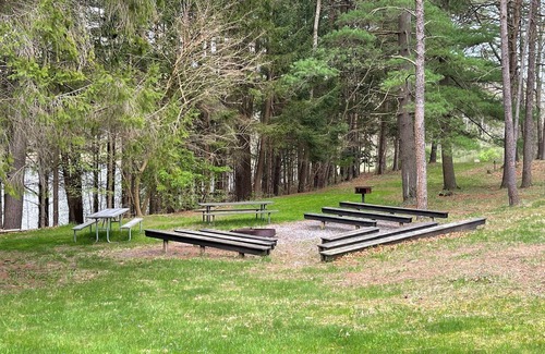 Petersburg House | Lakeside view at Camp Golden Pond and affordable lodging for Penn State Events.