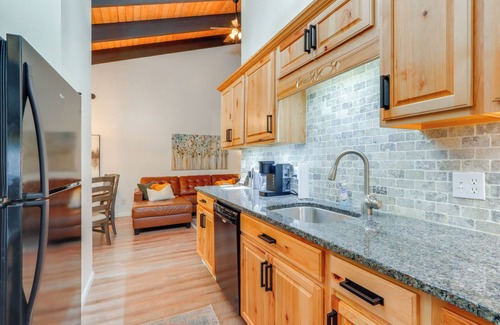 Rathdrum Condo | Lakeside Winter Walks! Idaho Condo w/Resort Perks