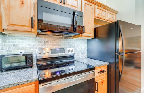 Rathdrum Condo | Lakeside Winter Walks! Idaho Condo w/Resort Perks