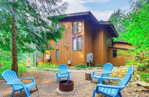 Rathdrum Condo | Lakeside Winter Walks! Idaho Condo w/Resort Perks