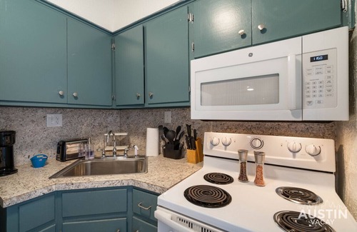 Volente Cabin | LakeTravis Bungalow 3