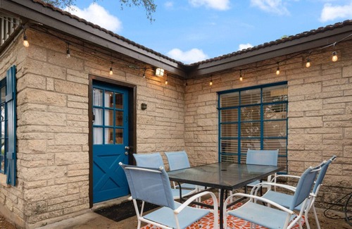 Volente Cabin | LakeTravis Bungalow 3