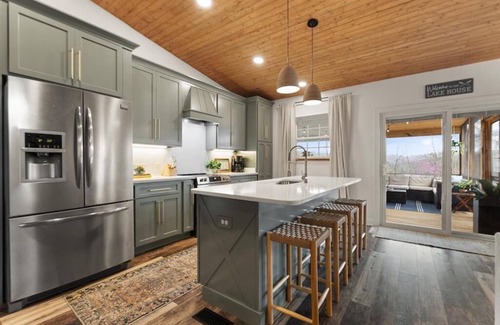 Nancy House | Lakeview Hideaway