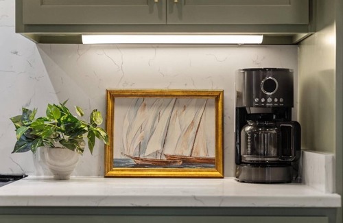 Nancy House | Lakeview Hideaway