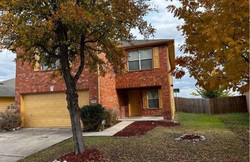 Grand Prairie House | Lakeview Home in Grand Prairie