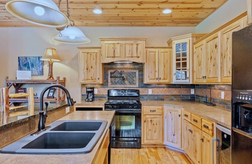 Pequot Lakes Resort | Lakeview Home with Dock on the Whitefish Chain, Outdoor Pool, Pickleball & More