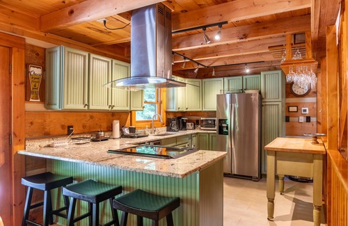 Boone Cabin | Lakeview- hot tub, pet friendly, lake views, catch and release fishing