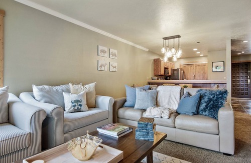McCall Condo | Lakeview Mountain Retreat