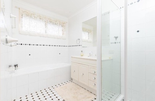 Forster House | Lakeview on Victoria