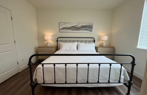 Sparks House | Lakeview Retreat: Golf, Fish, & Explore the Trails
