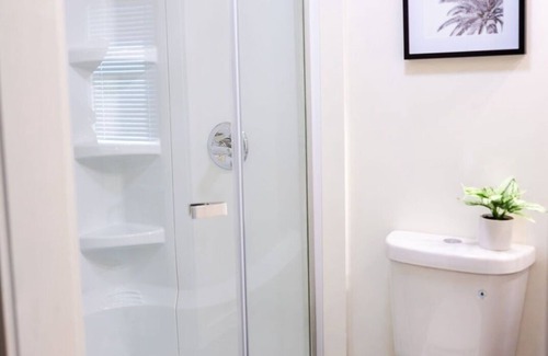 Hayesville Apartment | Lakeview Toucan Terrace Bamboo Studio