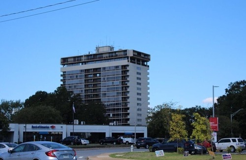 North Little Rock Apartment | Lakewood House Where Quaint Peace and Security Count 2 QUEEN BED SUITE 308