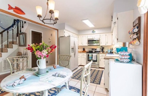 Inman House | LakingitEz.3BR/2BA amazing sunsets & hot tub