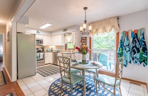 Inman House | LakingitEz.3BR/2BA amazing sunsets & hot tub