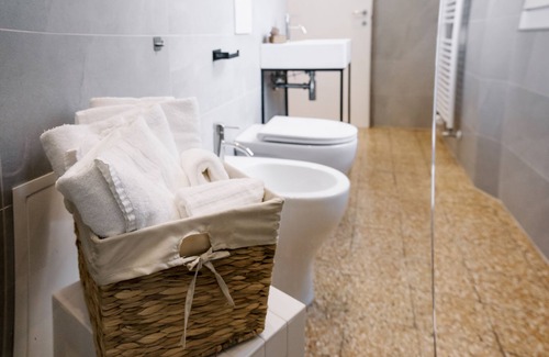 Castel San Pietro Terme House | LaMì Room & Apartment