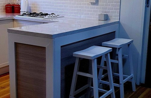 Lancefield Cottage | Lancefield Stay Pet and Horse Friendly. Close to Winery region and breweries.