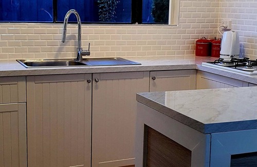 Lancefield Cottage | Lancefield Stay Pet and Horse Friendly. Close to Winery region and breweries.