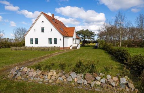 Ummanz Apartment | Landhaus Wusse Ferienwohnung Hiddensee