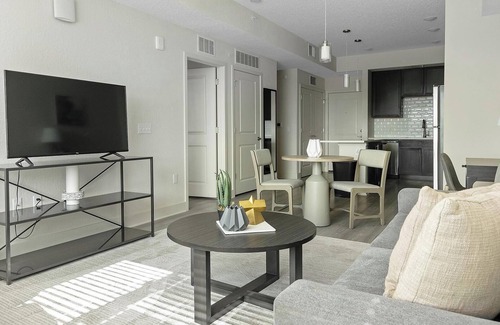 Palmetto Apartment | Landing | Amazing 1BD, Pool, Gym