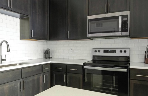 Palmetto Apartment | Landing | Amazing 1BD, Pool, Gym