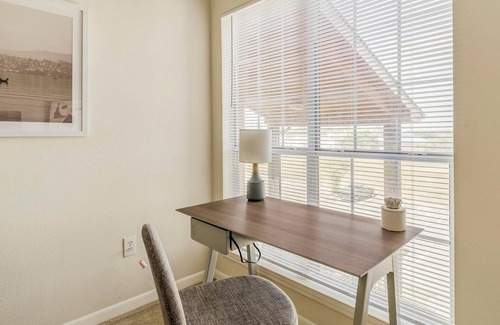Southbelt/Ellington Apartment | Landing | Amazing 1BD, Pool, Gym