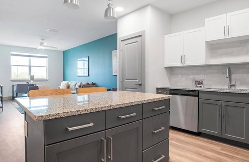 Sanford Apartment | Landing | Amazing 1BD, Pool, Courtyard