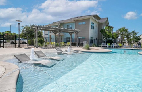 Lockhart Apartment | Landing | Amazing 2BD, Clubhouse, Gym