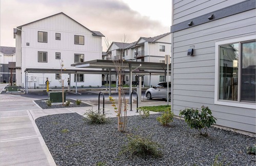 Woodburn Apartment | Landing | Amazing 2BD, Pool, Gym