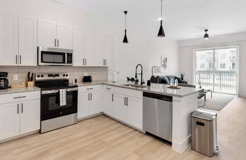 Denton Apartment | Landing | Amazing Studio, Gym