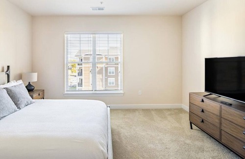 Fredericksburg Apartment | Landing at Abberly at Southpoint - 2 Bedrooms in Leavells