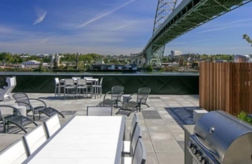 Northwest Portland Apartment | Landing at Bridgetown Lofts - 1 Bedroom in Nort.