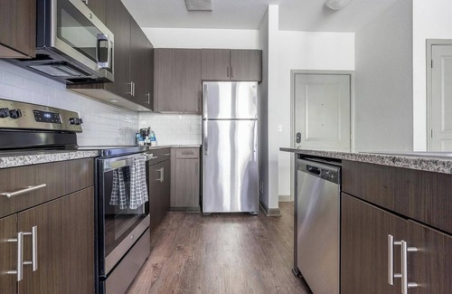 Paw Creek Apartment | Landing at Celsius - 1 Bedroom in Wedgewood