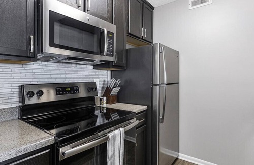 Lewis Center Apartment | Landing at Lake Club at Polaris - 1 Bedroom in Downtown Columbus