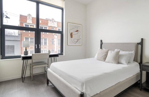 Logan Square Apartment | Landing at Logan Apartments - Studio in Logan Square