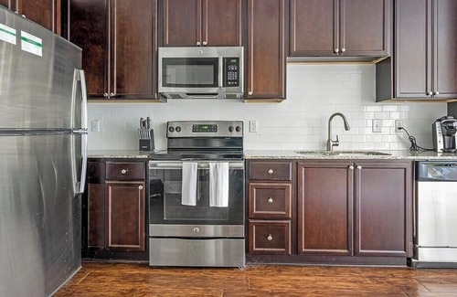 North Raleigh Apartment | Landing at Meridian at Sutton Square - 1 Bedroom in North Raleigh