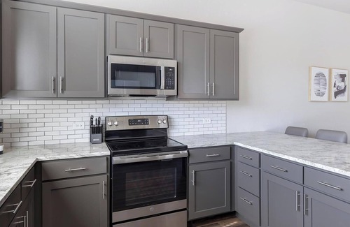 Weatherford Apartment | Landing at Stone Lake Townhomes - 3 Bedrooms in.