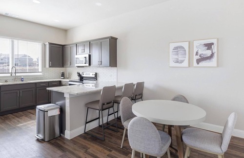 Weatherford Apartment | Landing at Stone Lake Townhomes - 3 Bedrooms in.