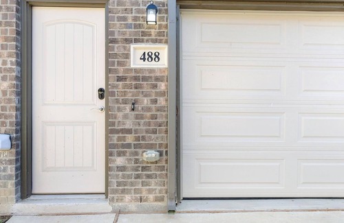 Weatherford Apartment | Landing at Stone Lake Townhomes - 3 Bedrooms in.