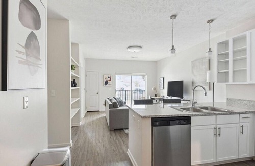 Dundee-Happy Hollow Historic District Apartment | Landing at The Duke of Omaha Apartments - 1 Bedroom in Dodge Street Corridor