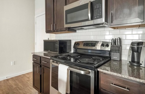Austin Apartment | Landing | Beautiful 1BD, Clubhouse, Pool