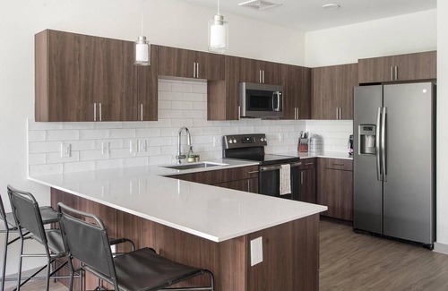 Brentwood Apartment | Landing | Beautiful 1BD, Pool, Gym