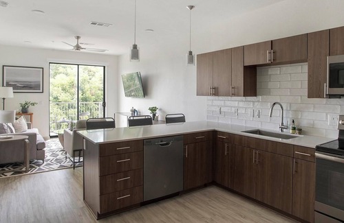 Brentwood Apartment | Landing | Beautiful 1BD, Pool, Gym