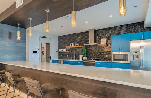 Brentwood Apartment | Landing | Beautiful 1BD, Pool, Gym
