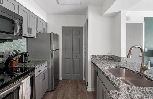 Green Hills Apartment | Landing | Beautiful 1BD, Courtyard, Pool