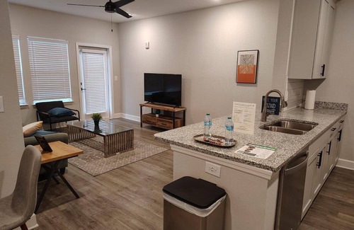 Newberry Apartment | Landing | Beautiful 1BD, Gym, Pool