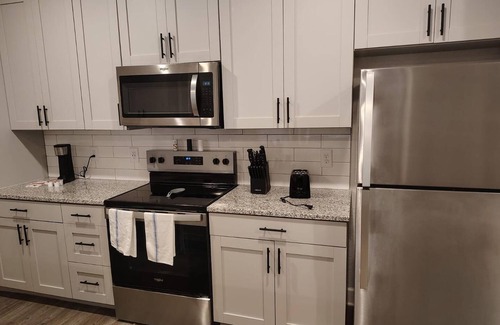 Newberry Apartment | Landing | Beautiful 1BD, Gym, Pool