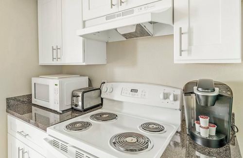 Southbelt/Ellington Apartment | Landing | Beautiful 1BD, Game Room, Clubhouse